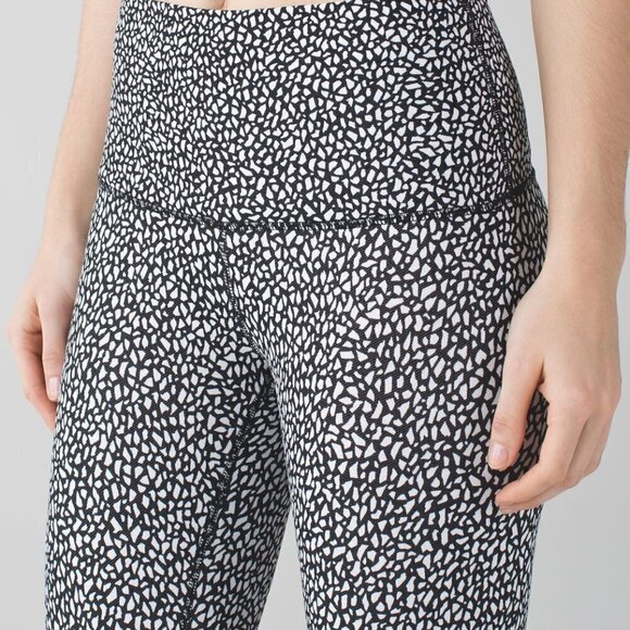 LULULEMON Wunder Under Crop (Hi-Rise) - Picture 3 of 15